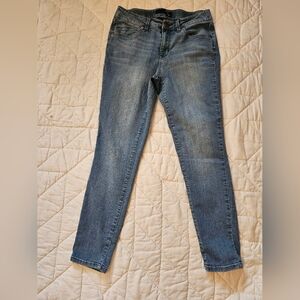 1822 'Butter' Denim  Skinny Mid-Rise Medium Wash Jeans